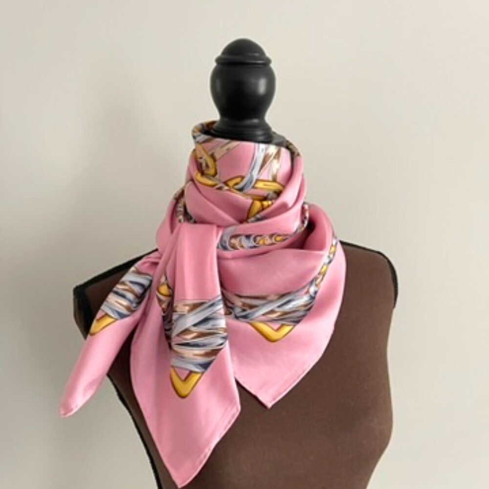 New Gucci Scarf Iconic Logo Gold Chain Barbie Pink Silk Wrap - Picture 12 of 15